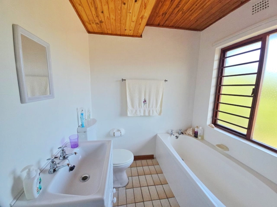 5 Bedroom Property for Sale in Kingfisher Creek Western Cape